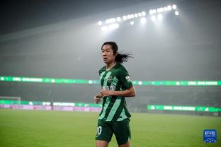 Từng là ngôi sao hy vọng của A Phi Phu, Vi Thế Hào cảm khái: Anh ấy đã lấy được tiên sinh bóng đá châu Á rồi